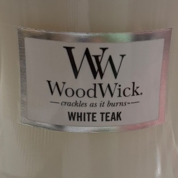 WoodWick White Teak Medium 9.7oz Hourglass Candle Crackles As It Burns NEW - Picture 2 of 8